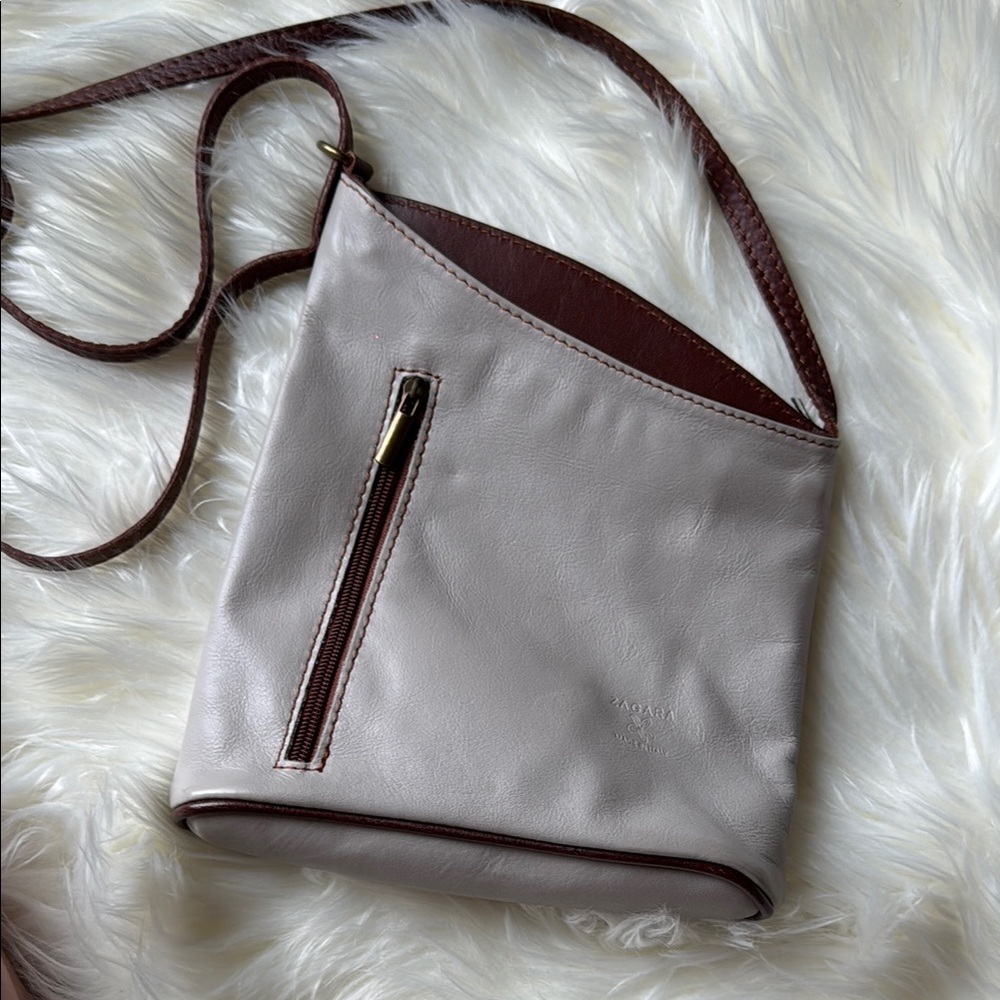 Chic Brown Crossbody Bag with Minimalist Design